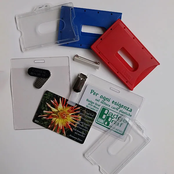 Porta badge rigidi e morbidi in vari colori